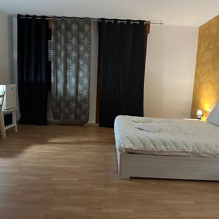 فندق ميسترفي  Leone D'Oro 2 - Milano Street المظهر الخارجي الصورة
